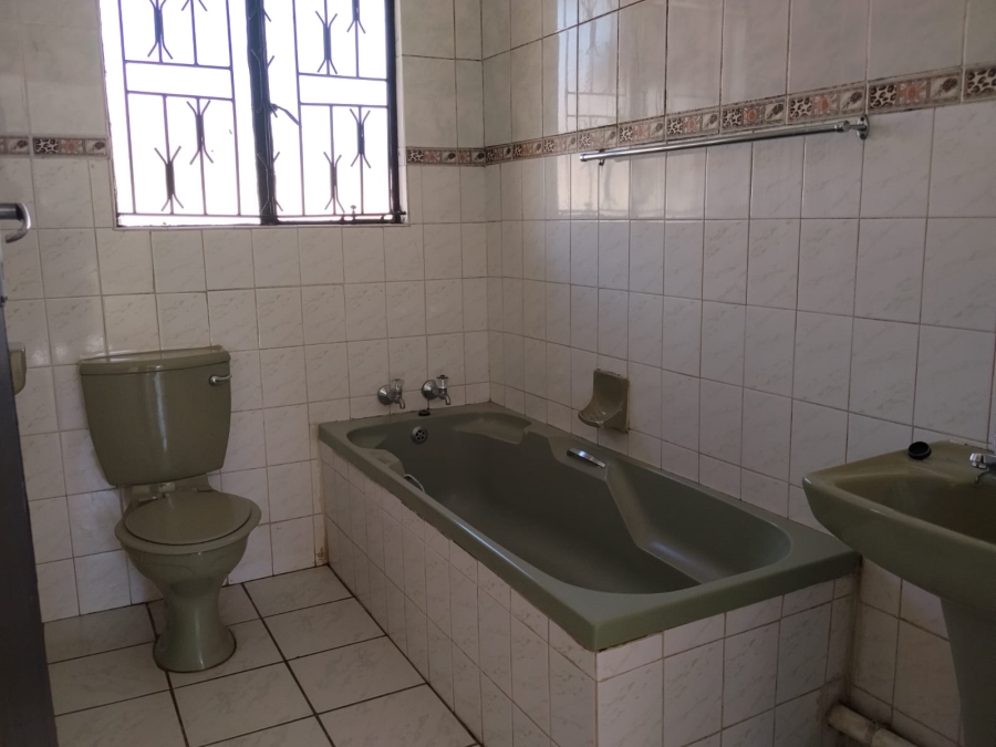 To Let 3 Bedroom Property for Rent in Geelhoutpark North West